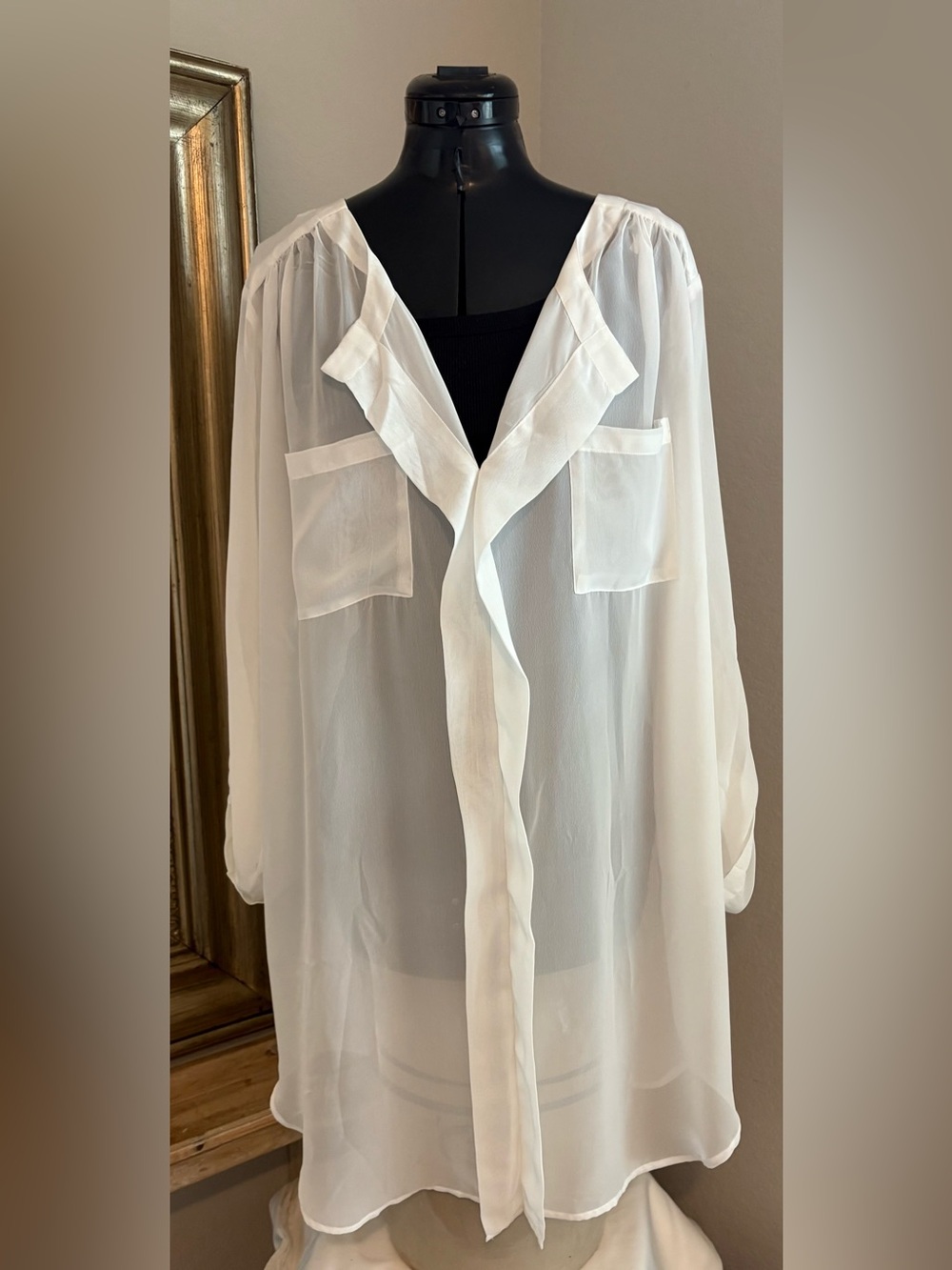 Miraclesuit Women’s White Sheer Coverup Size Large v- neck roll button sleeves